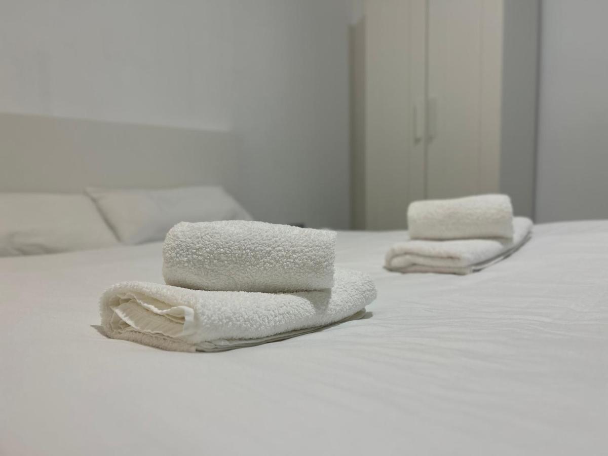 Hostel Ramon Lujan 91 Madrid Ngoại thất bức ảnh