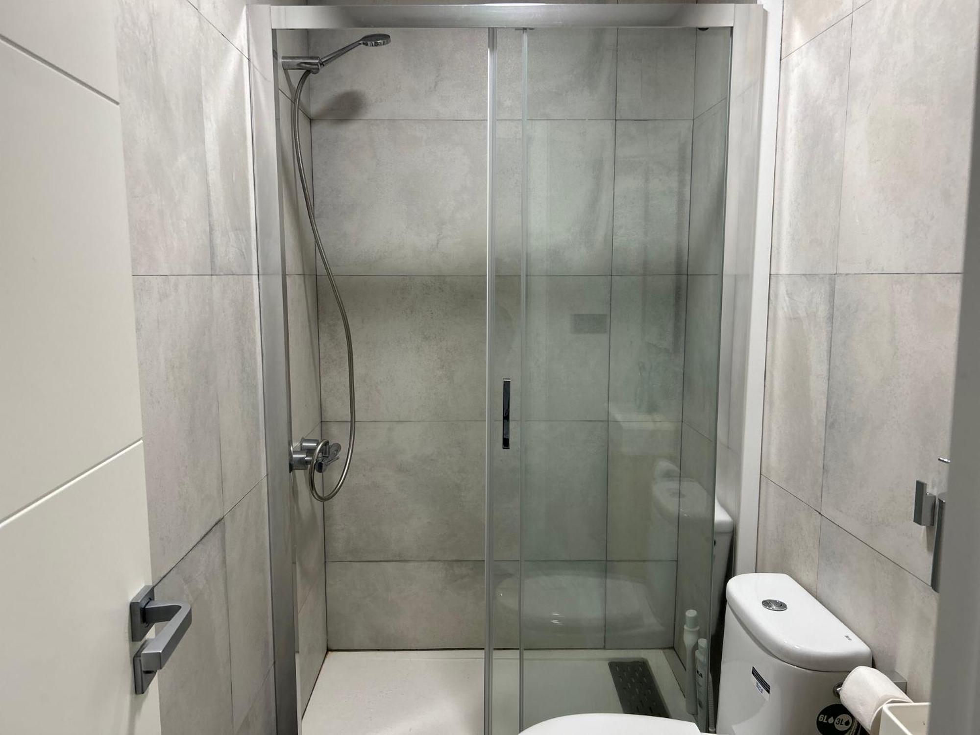 Hostel Ramon Lujan 91 Madrid Ngoại thất bức ảnh